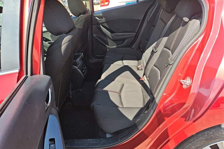 Used Mazda Mazda 3 Axela 2017 Hatchback 1.5L Automatic Luxury Model Emission Standard China V
