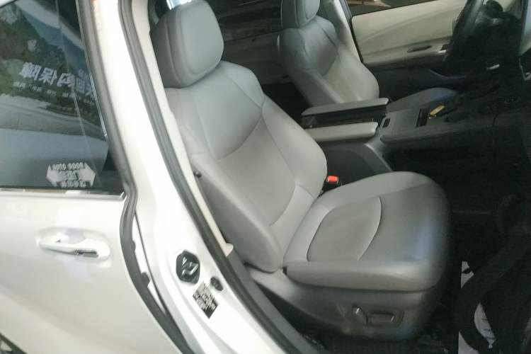 Used Toyota Granvia 2023 2.5L Hybrid Prestige PLUS Edition