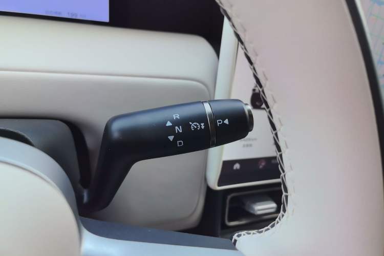 Used  V23 2025 401 Two-Wheel Drive Intelligent Driving Version
