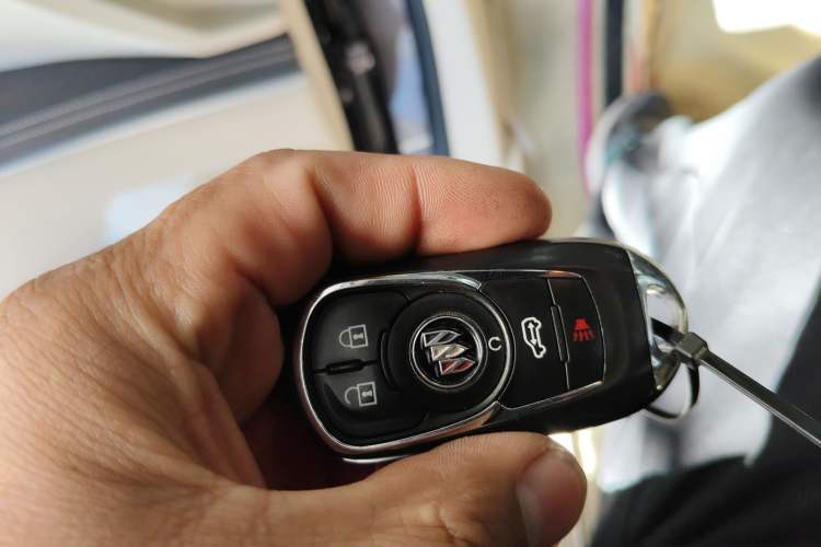 Used Buick GL8 2023 Facelifted Land Cruiser Executive Luxury Version
