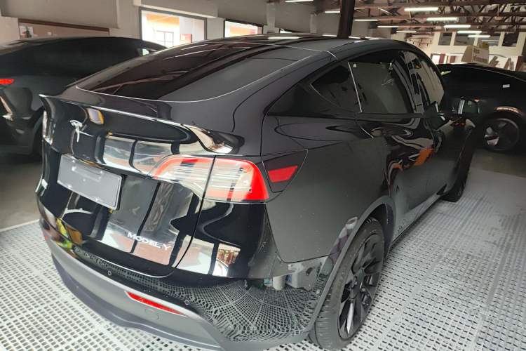 Used Tesla Model Y 2021 Long-Range All-Wheel-Drive Version
