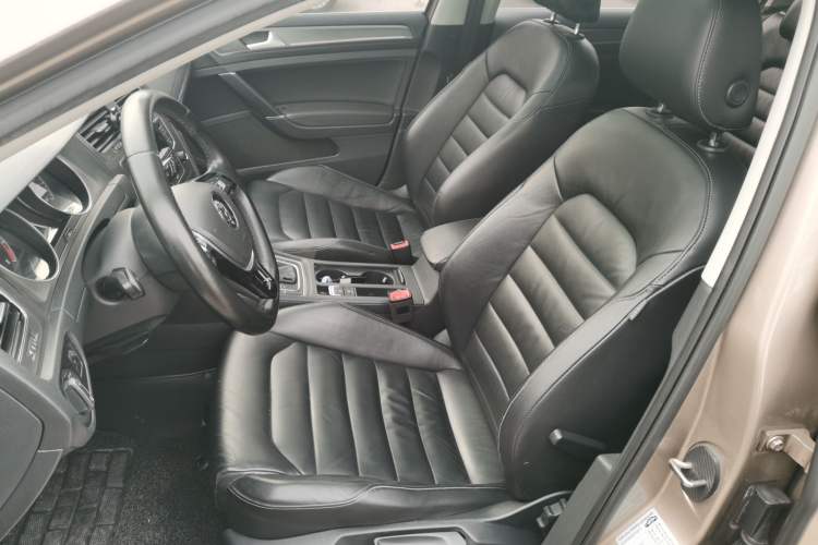 Used Volkswagen Golf 2015 1.4TSI Automatic Luxury Model
