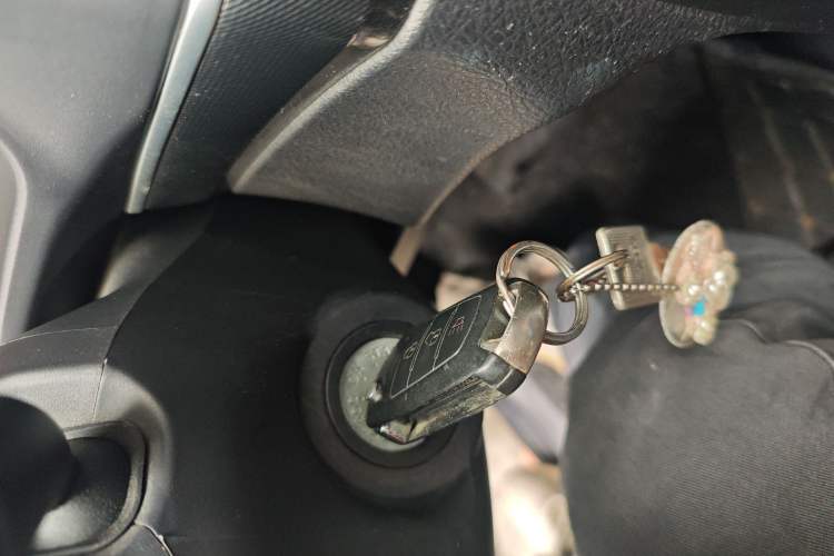 Used Haval H5 Classic 2012 ZhiZun Edition Green & Quiet 2.0T Manual Two-Wheel Drive Comfortable Model