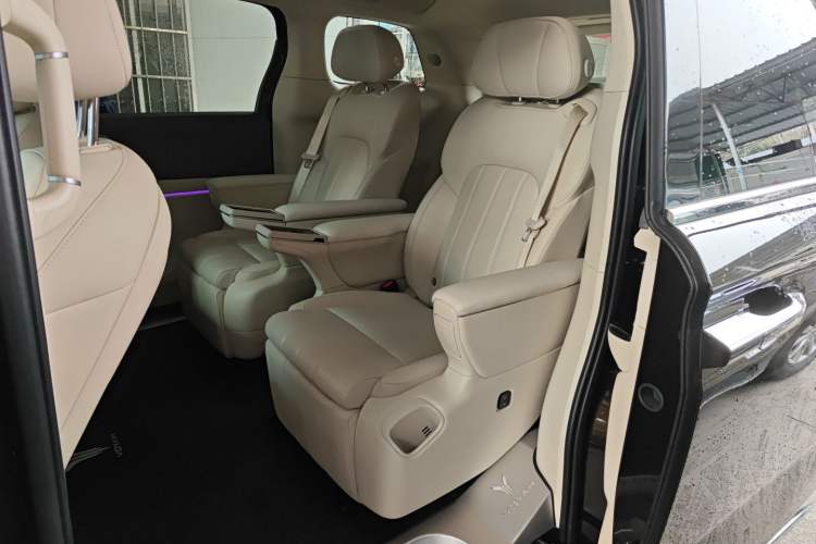 Used VOYAH Dream 2025 PHEV Four-Wheel Drive Prestige Kunpeng Edition