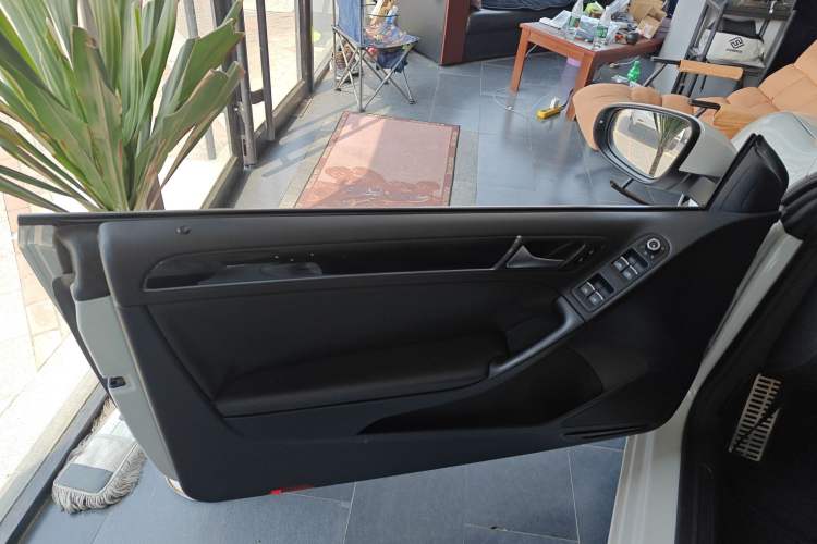 Used Volkswagen Golf 2012 1.4TSI Luxury Convertible Edition
