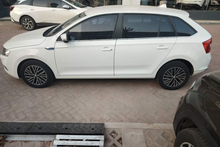 Used Skoda Rapid Spaceback 2019 1.5L Automatic Standard Edition
