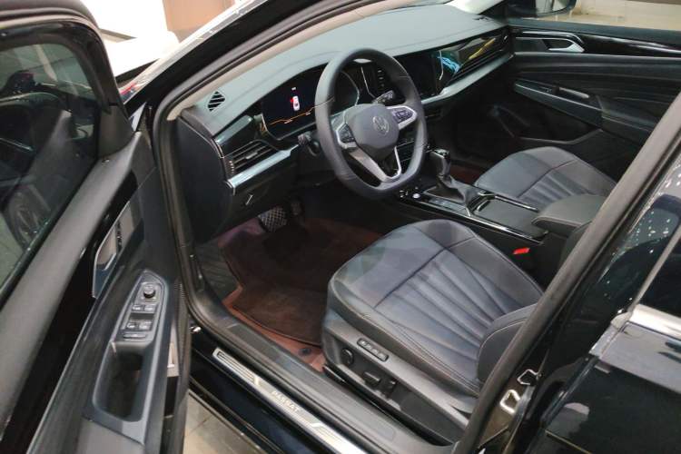 Used Volkswagen Passat 2025 Premium Version 380TSI Dragon Edition
