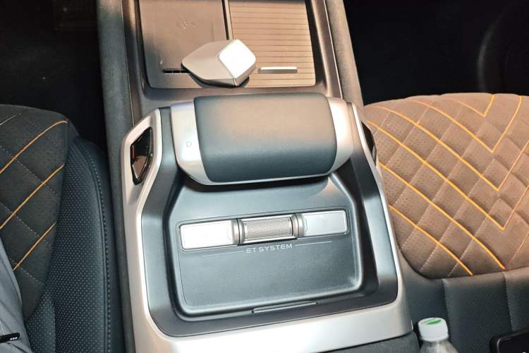 Used  G318 2024 Four-Wheel-Drive Air Suspension Model
