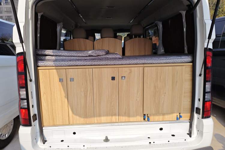 Used JMC Fushun 2023 2.0T Automatic Short-Wheelbase Low-Roof Commercial & Multi-Purpose Passenger Vehicle 6 Seats with Lift-Up Tailgate
