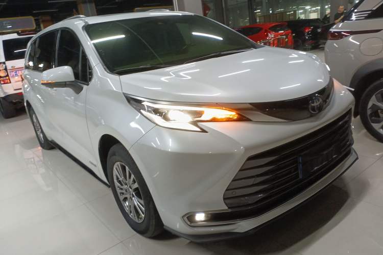 Used Toyota Sienna 2021 2.5L Hybrid Premium Edition
