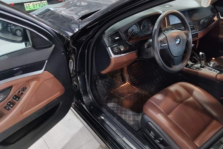 Used BMW 5 Series 2014 520Li Elegant Model
