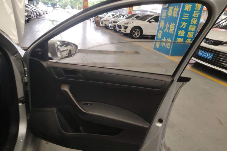 Used Volkswagen Santana 2015 1.6L Manual Fashion Edition
