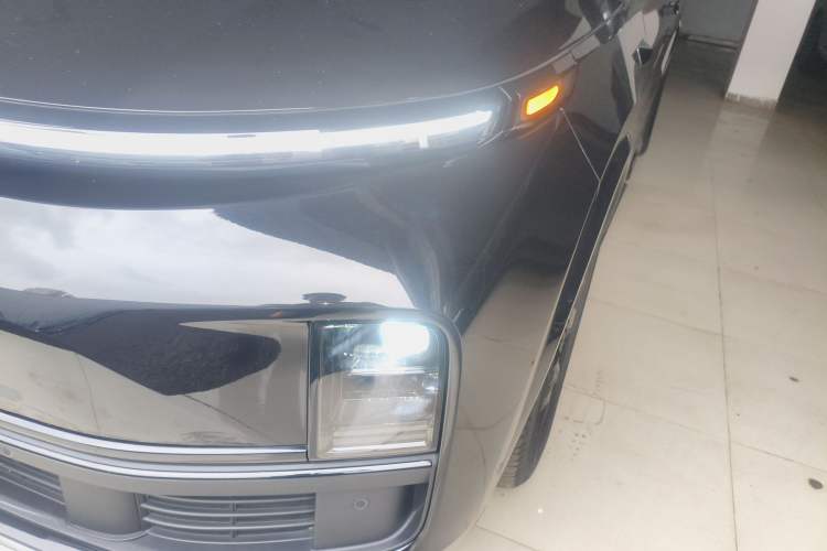 Used Li Auto L8 2023 Pro Model
