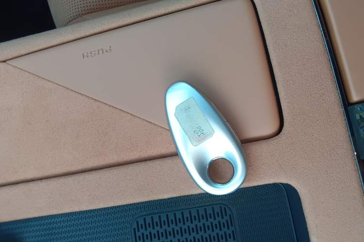 Used VOYAH PASSION 2024 PHEV Four-Wheel Drive Ultra-Long Range Flagship Model
