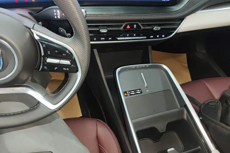 Used Buick LaCrosse 2025 28T Platinum Edition
