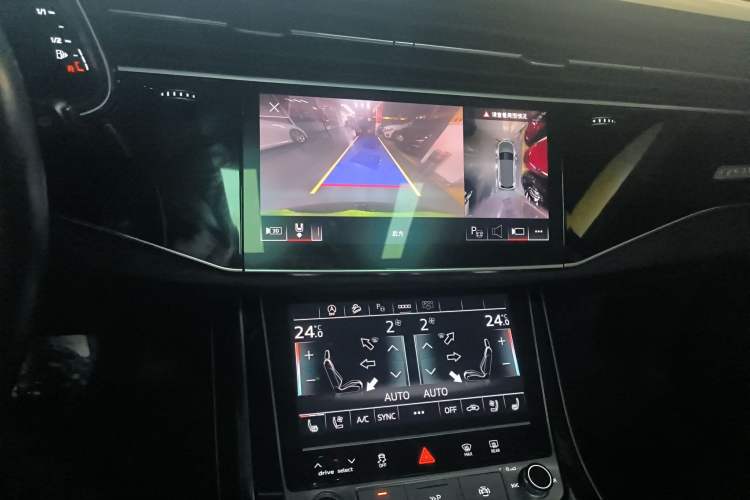 Used Audi Q7 2021 55 TFSI quattro S line Sport model
