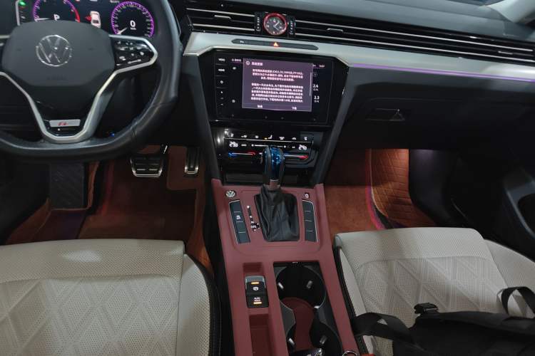 Used Volkswagen Magotan 2024 2 Million Units Zhongxiang Version 330TSI DSG Luxury Edition
