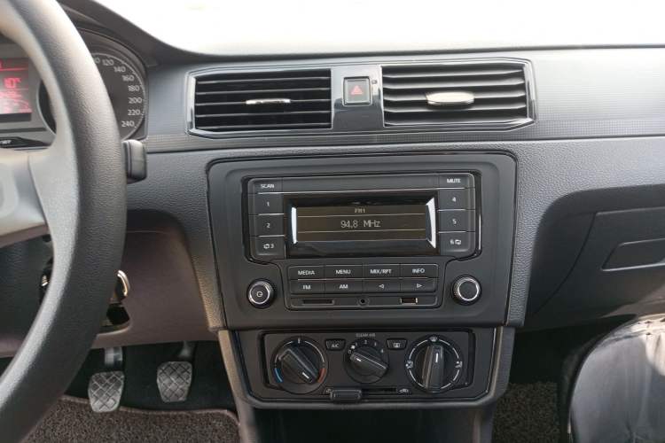 Used Volkswagen Santana 2016 1.6L Manual Fashion Edition