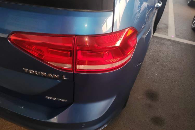 Used Volkswagen Touran 2018 Volkswagen Touran L 280TSI DSG Style Edition 7 Seats China VI Standard
