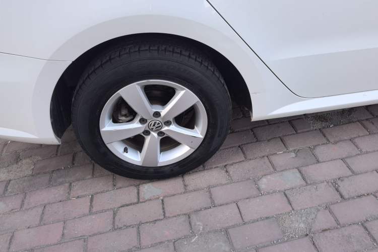 Used Volkswagen Gran Lavida 2013 1.6L Automatic Fashion Model
