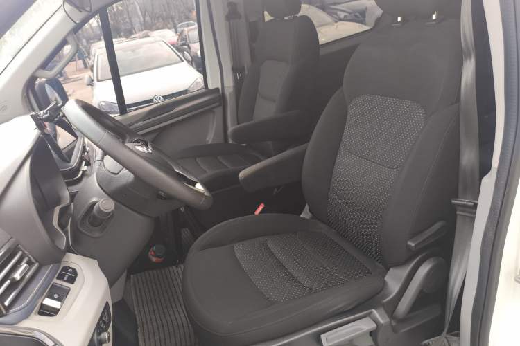 Used SAIC MAXUS Xintu V70 2023 2.0T Elite Edition Manual Transmission Short Wheelbase Low Roof 5/6 Seats (125 hp)
