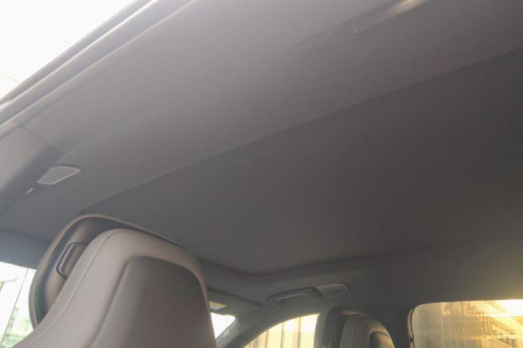 Used Lynk & Co 08 EM-P 2025 220 km All-Wheel-Drive Performance Halo
