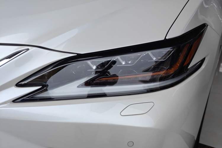 Used Lexus ES 2020 300h Premium Edition