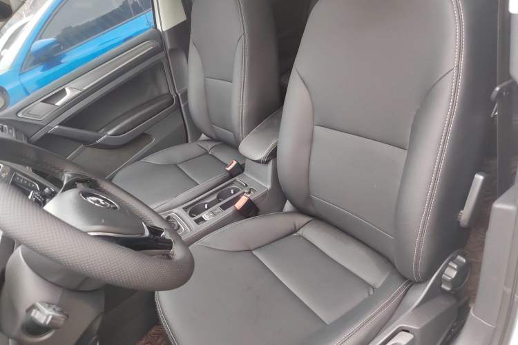 Used Volkswagen Golf 2017 1.6L Automatic Comfort Million-Vehicle Anniversary Edition
