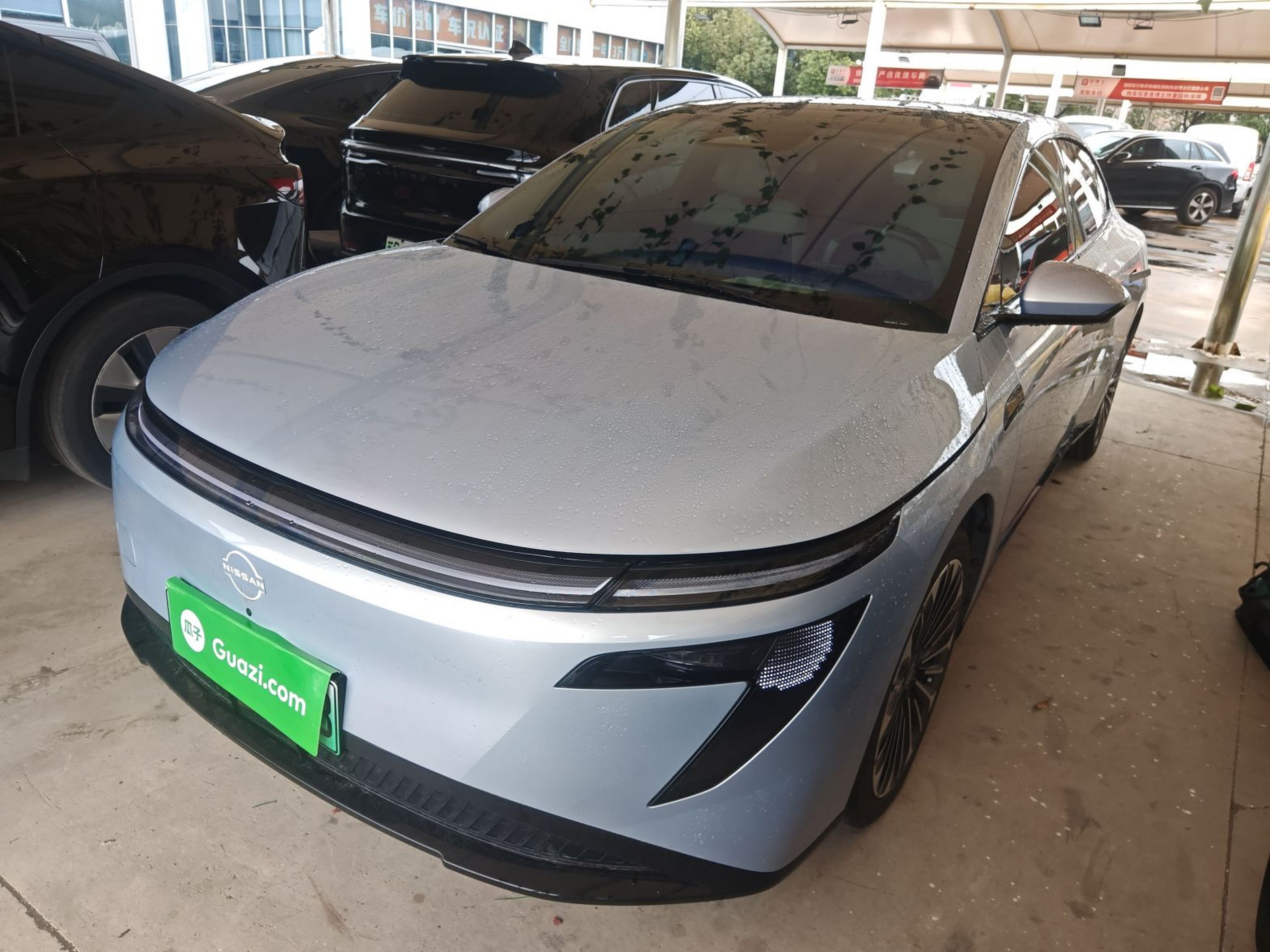 Под передней частью автомобиля