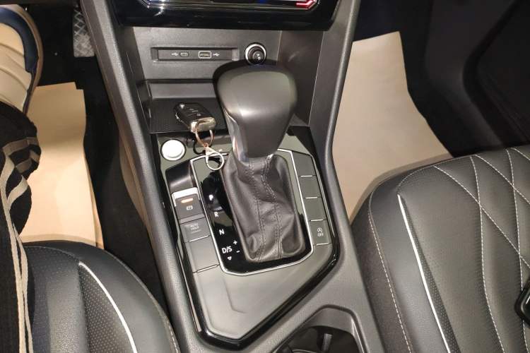 Used Volkswagen Tiguan L 2022 330TSI Automatic Two-Wheel Drive Smart Edition
