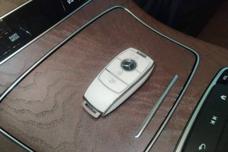 Used Mercedes-Benz E-Class 2023 E 300 L Luxury Model
