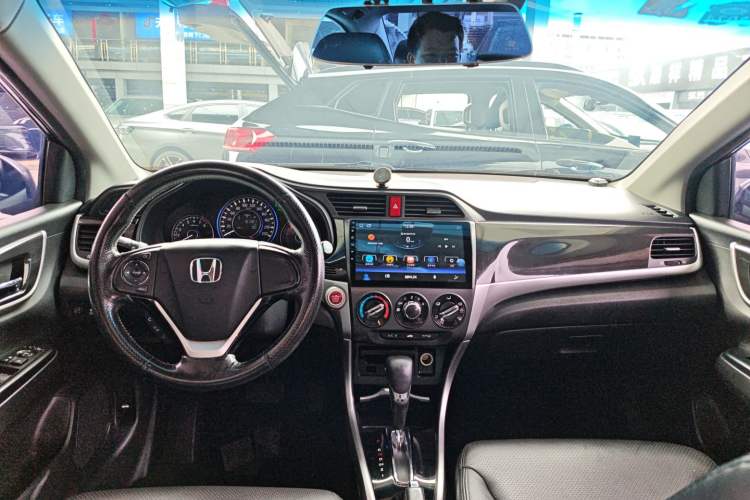 Used Honda Crider 2013 1.8L automatic luxury edition
