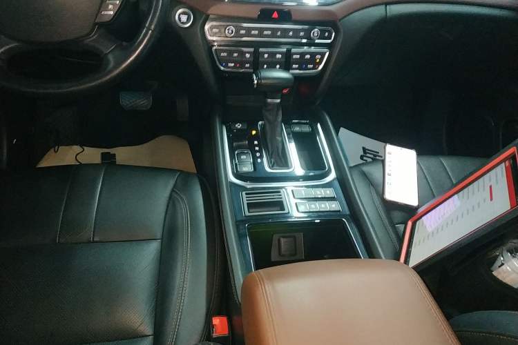 Used GAC Trumpchi GS8 2017 320T Two-Wheel Drive Luxury Smart Connectivity Version (7 Seats)