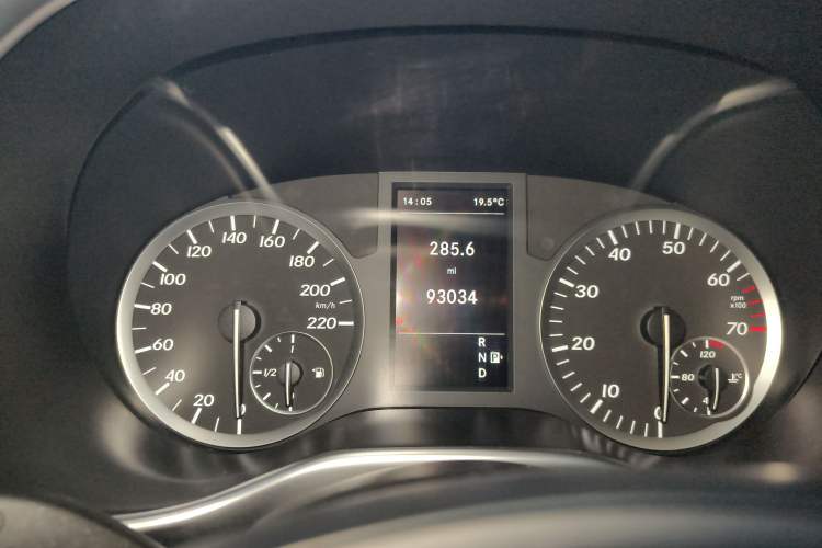 Used Mercedes-Benz Vito 2018 2.0T Elite Version 7 Seats China V Emission Standard
