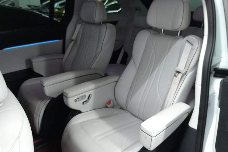 Used XPeng X9 2024 702 Ultra-Long Range Max
