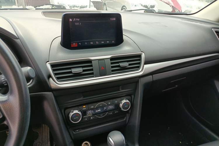 Used Mazda Mazda 3 Axela 2017 Sedan 1.5L Automatic Luxury Model Emission Standard China V
