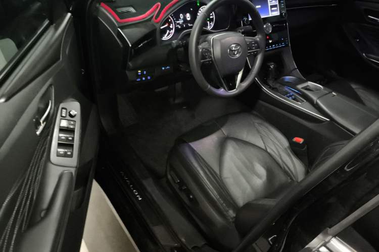 Used Toyota Avalon 2019 2.5L Touring Premium Version China VI Standard