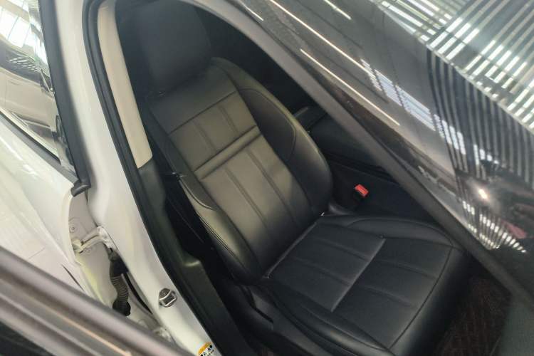 Used Land Rover Range Rover Evoque 2021 Range Rover Velar 249 PS R-Dynamic HSE Luxury Edition
