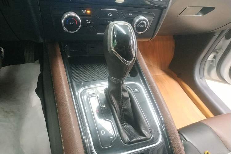 Used Dongfeng Fengon 580 2016 Revised Version 1.5T CVT Luxury Edition
