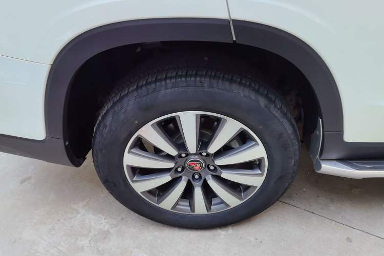 Used Roewe RX8 2018 30T Smart Connectivity Two-Wheel Drive Flagship Edition
