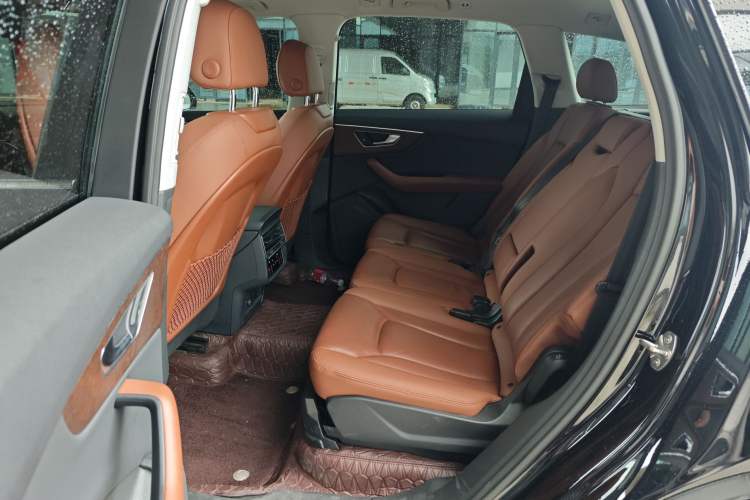 Used Audi Q7 2021 55 TFSI quattro S line Sport model
