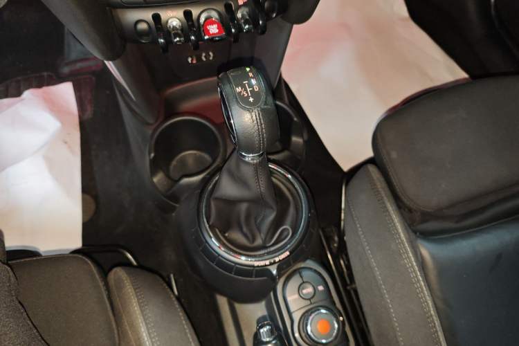 Used  MINI 2015 1.5T COOPER Fun Five-Door Edition
