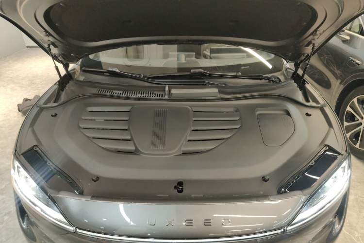 Used Hima Luxeed R7 2025 Range-Extended Version 251 km Max
