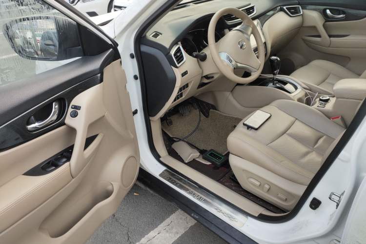 Used Nissan X-Trail 2014 2.5L CVT Leading Edition 4WD
