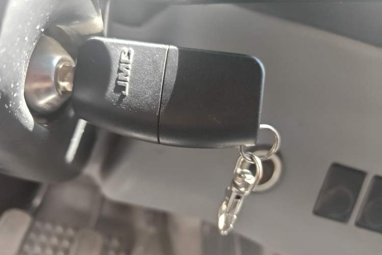 Used JMC Transit 2019 2.8T Commercial Version Long Wheelbase Mid-Roof 6-Seater Rear Single Tire China VI Emission Standard – JX493
