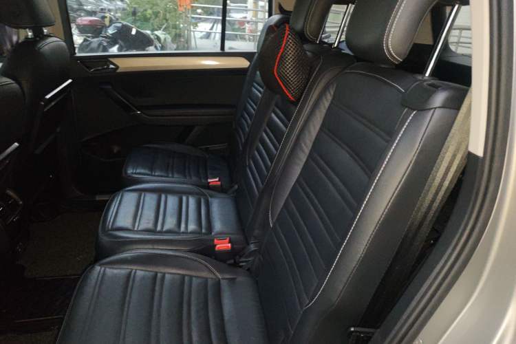 Used Volkswagen Touran 2018 Volkswagen Touran L 280TSI DSG Luxury Edition 7 Seats
