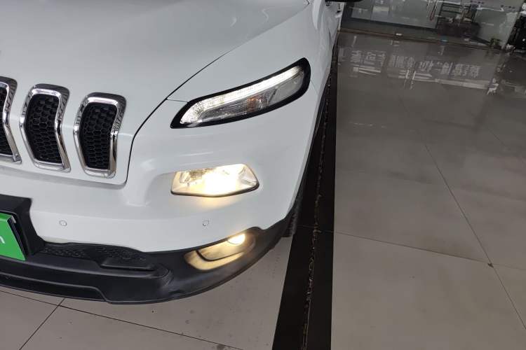 Used  Cherokee 2017 2.0L Superior Edition
