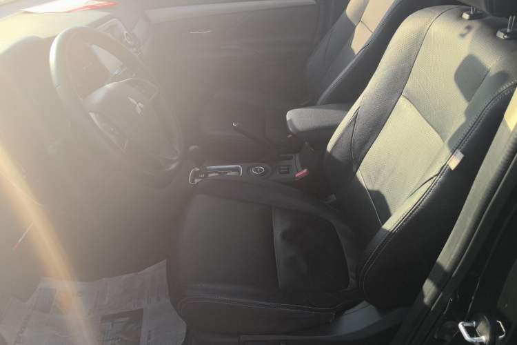 Used Mitsubishi Outlander 2014 2.4L 4x4 Deluxe Value Edition 5 Seats
