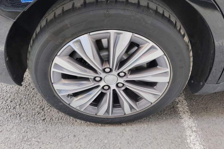 Used Hongqi E-QM5 2022 431 km Charge & Enjoy Edition