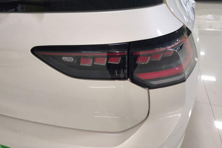 Used Volkswagen Golf 2025 300TSI R-Line
